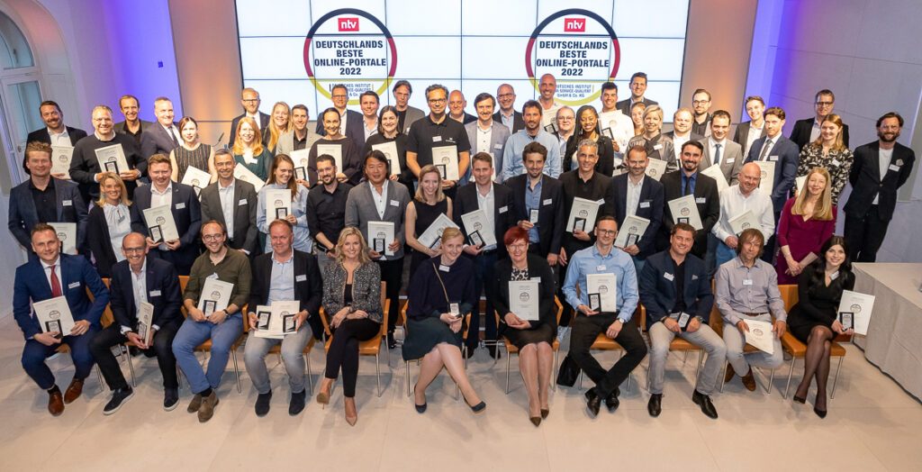 Preisträger des Awards „Deutschlands Beste Online-Portale 2022“ (Bildquelle: Thomas Ecke / DISQ / ntv)